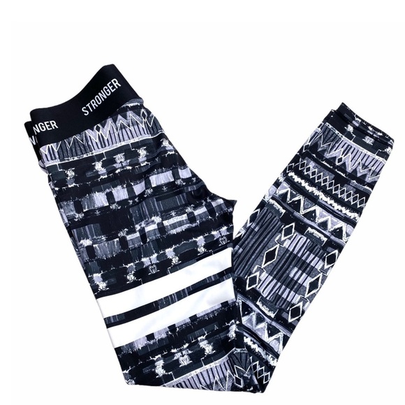 Stronger Safari Logo Aztec Print Leggings B & W - Picture 9 of 9